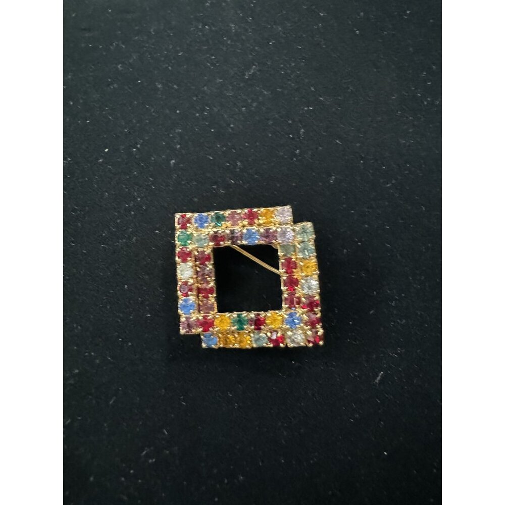 Vintage Square Rhinestone Brooch Pin - Retro Sparkle & Bling for Your Boring Jac